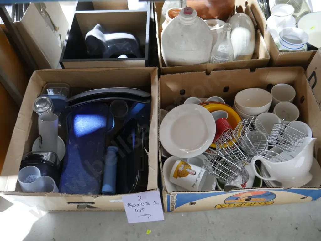 2 boxes tableware etc Image 1++
