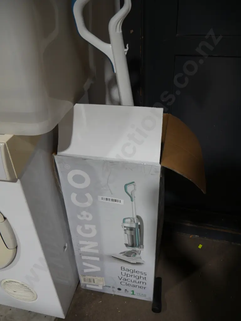 Upright bagless vacuum cleaner Image 1++