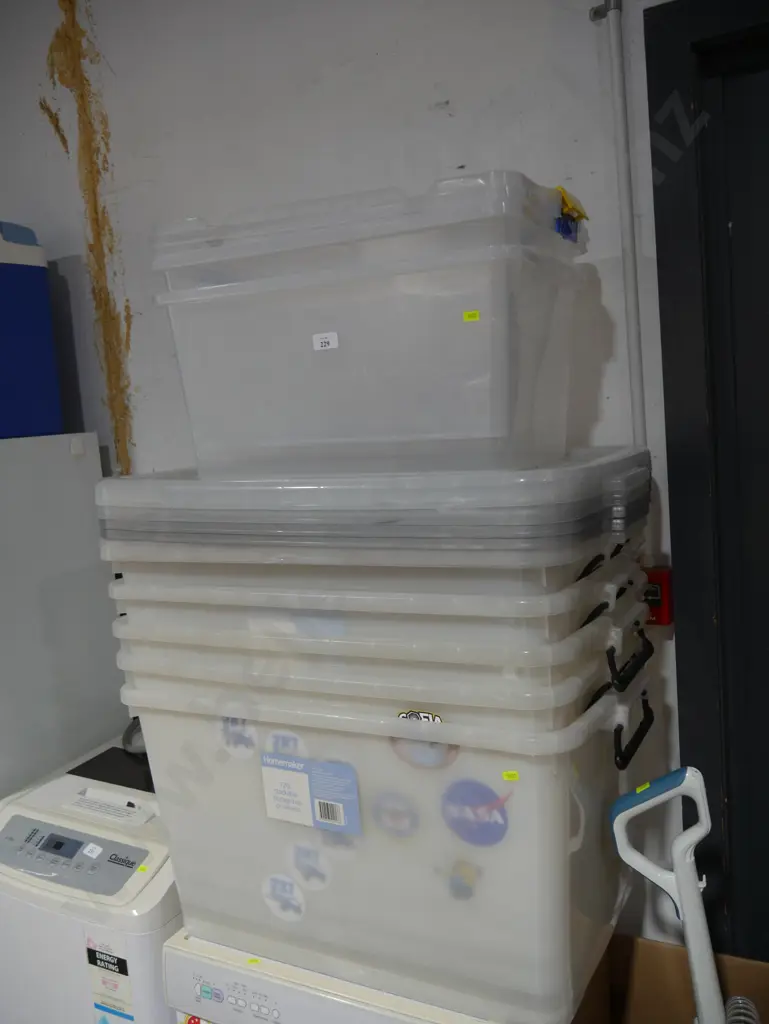 Assorted storage containers Image 1++