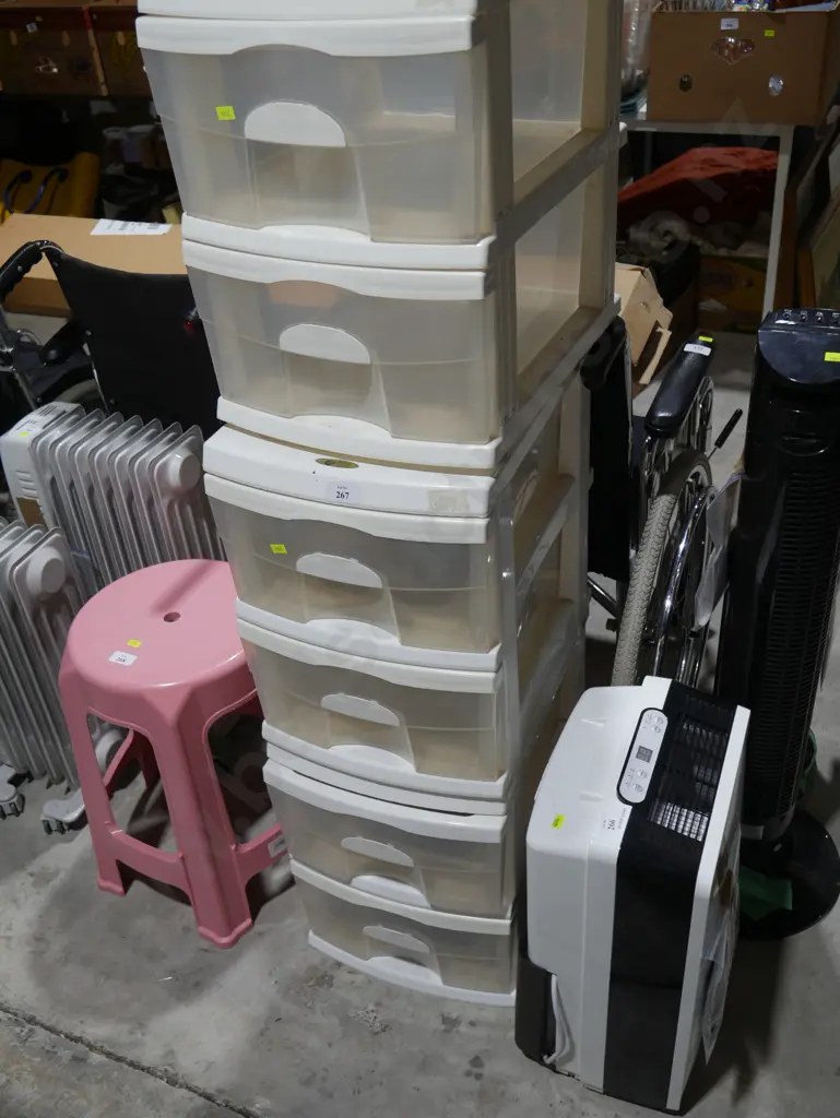 Two sets of storage drawers Image 1++