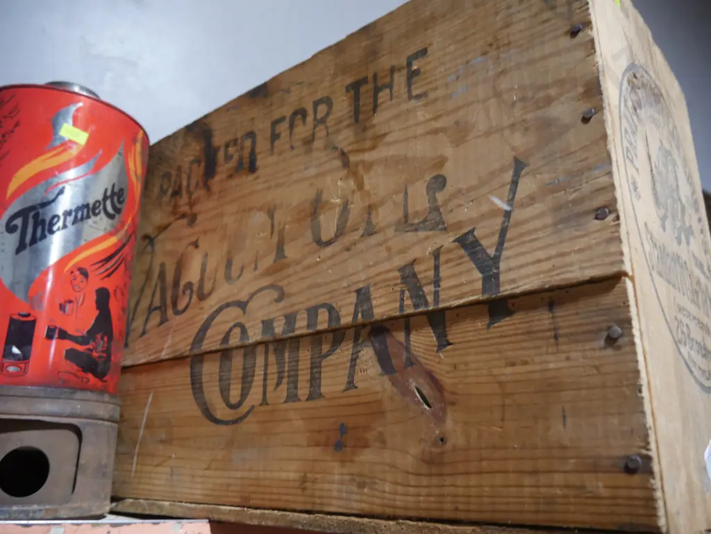 Pratt's motor car spirits wooden box Image 1++