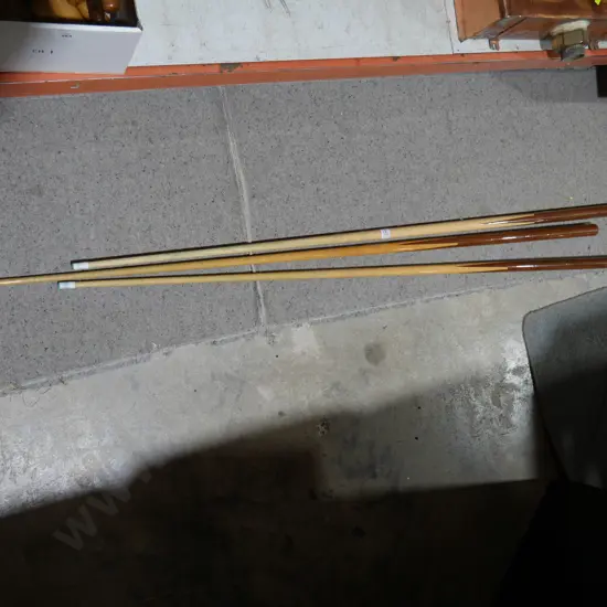 3 pool cues
