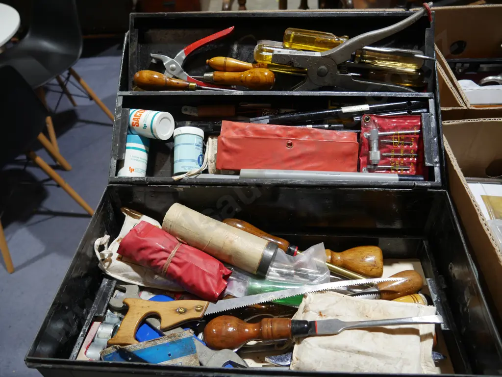 Toolbox and contents Image 1++