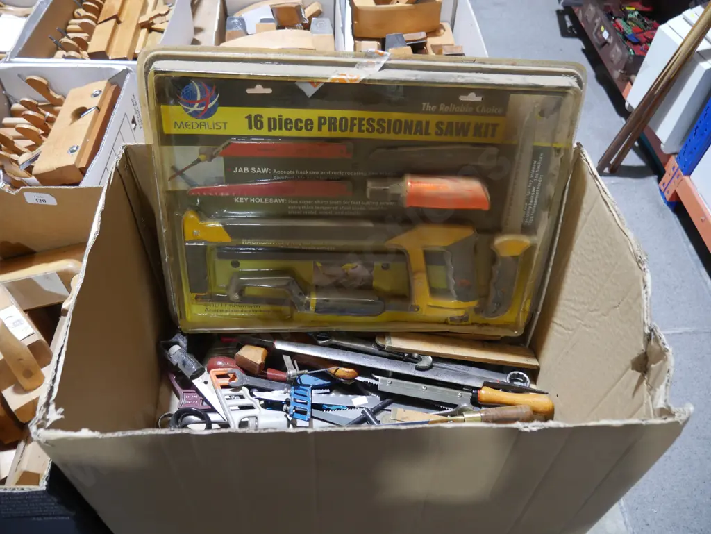 Assorted tools, 16 piece saw kit Image 1++