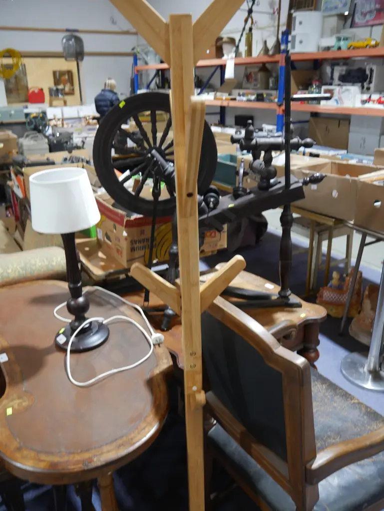 Coat stand Image 1++