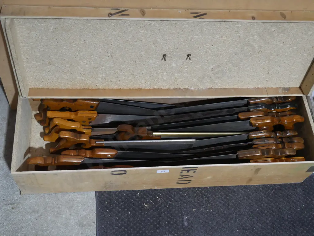 Assorted hand saws Image 1++