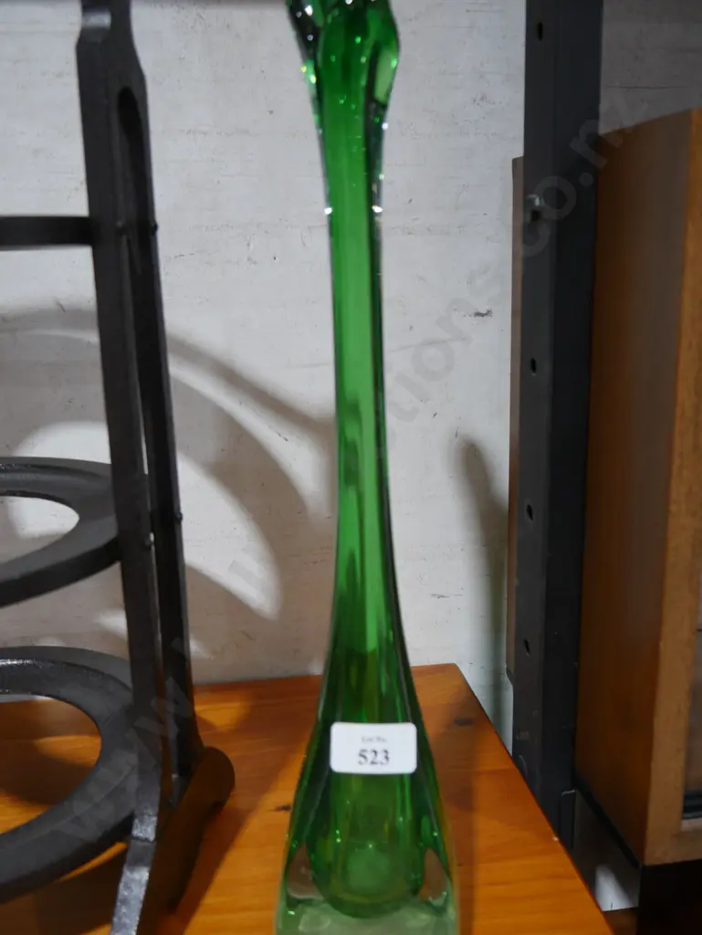Green art glass vase Image 1++