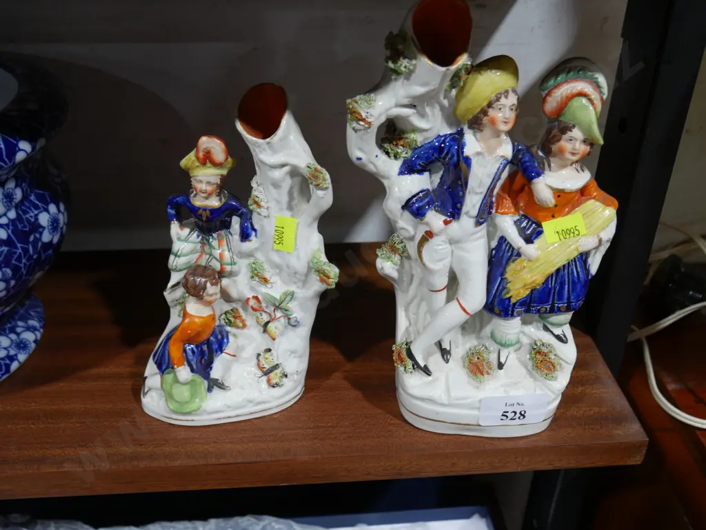 2 figure vases Image 1++