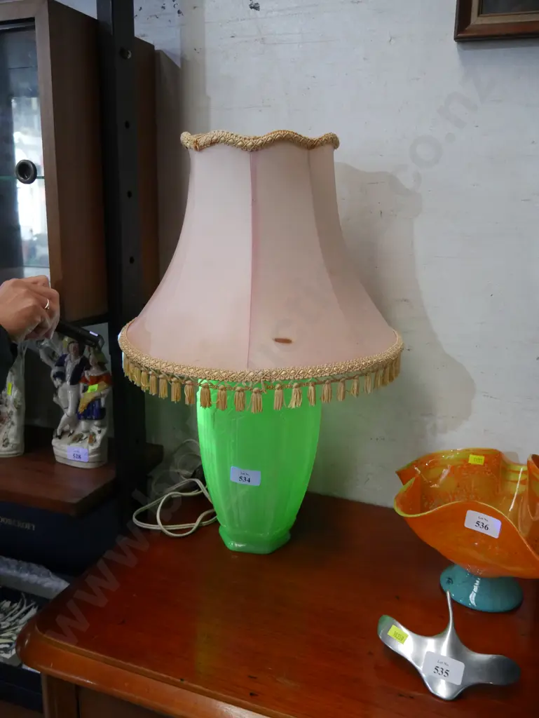 Uranium glass table lamp Image 1++