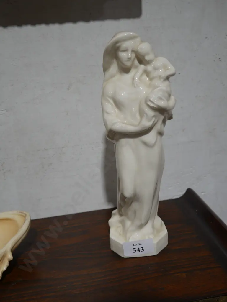 Porcelain figurine Image 1++