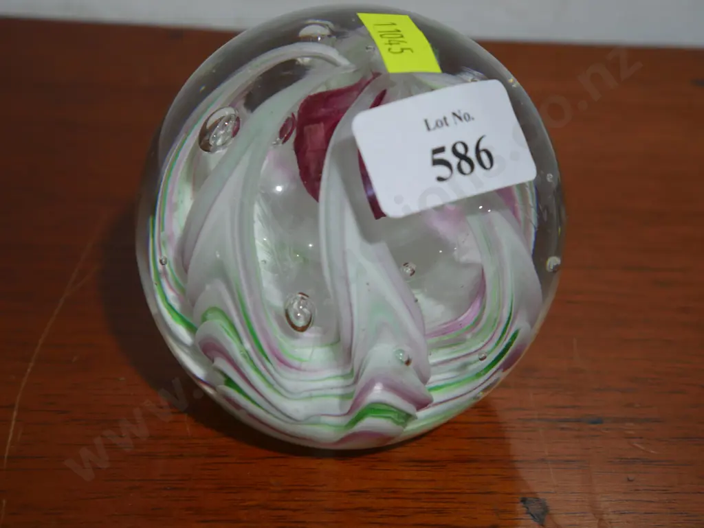 Glass paperweight Image 1++