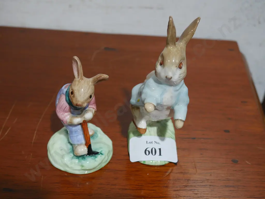 2 Beatrix potter bunny figurines Image 1++