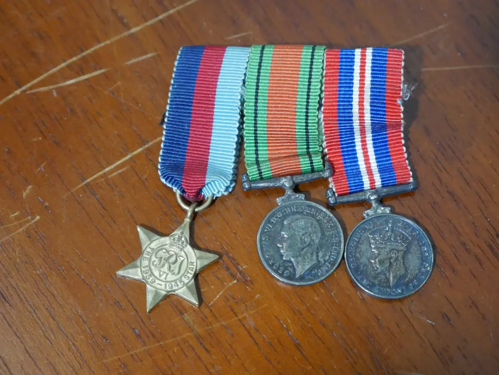 Military medals, epaulette Image 1++