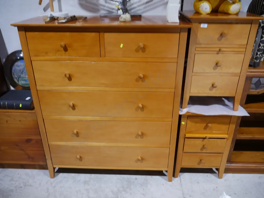 Three piece bedroom suite Image 1++