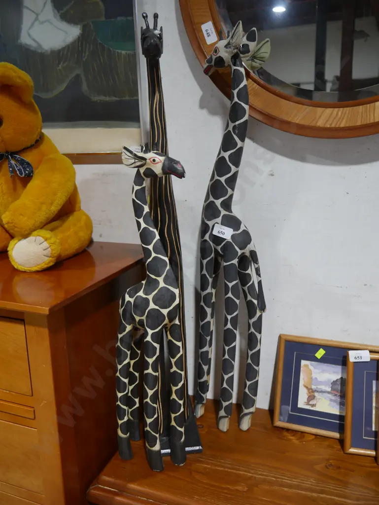 3 giraffe figurines Image 1++