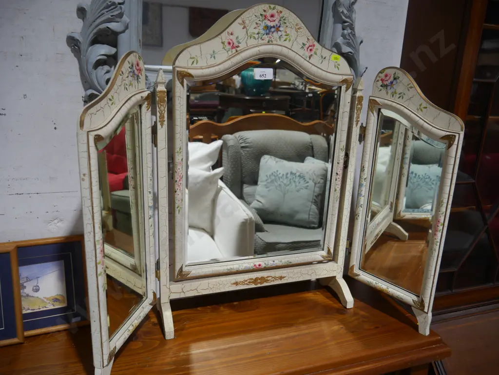 Trifold mirror Image 1++