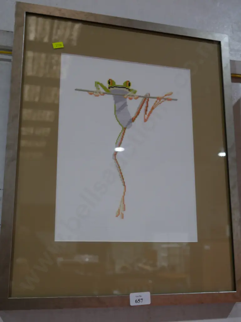 Framed crochet frog Image 1++