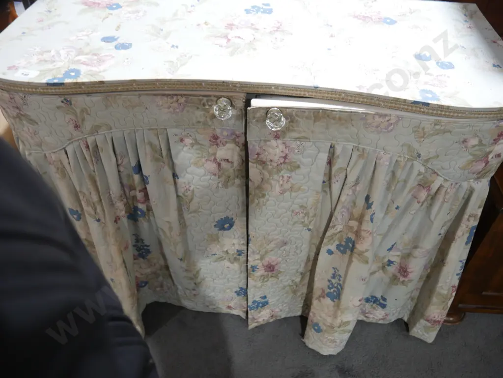 2 kidney vanity dressing tables Image 1++