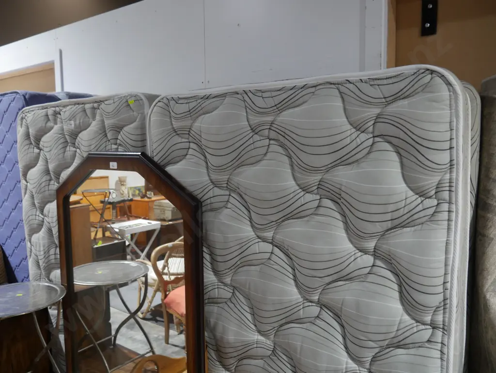 Pair of single beds Image 1++