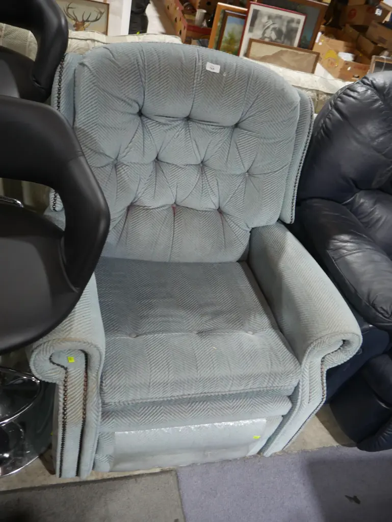 Deep buttoned recliner arm chair Image 1++