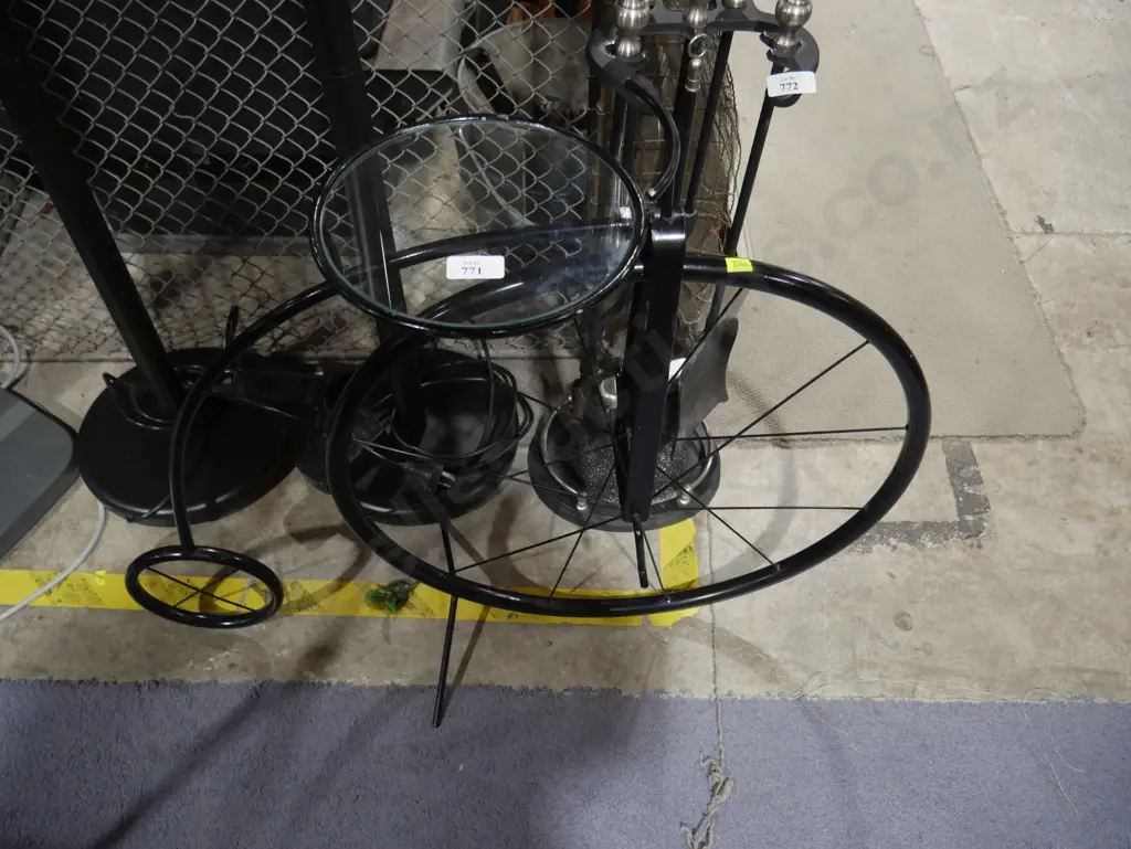 Bicycle plant stand Image 1++