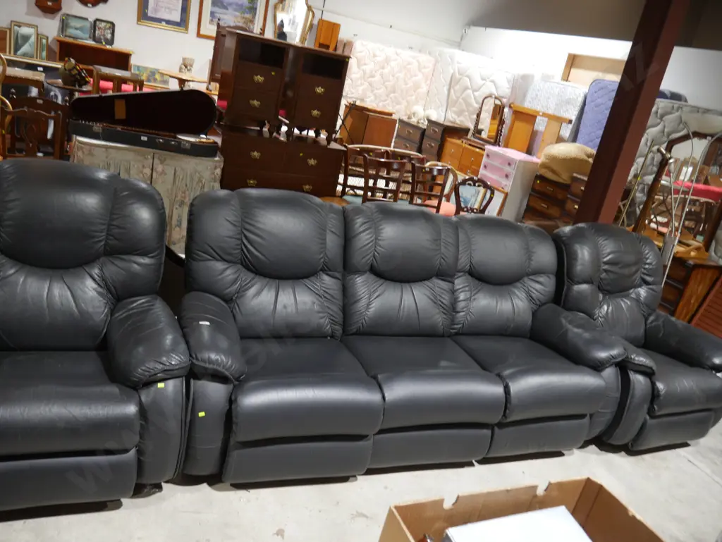 3 piece black lazboy lounge suite Image 1++