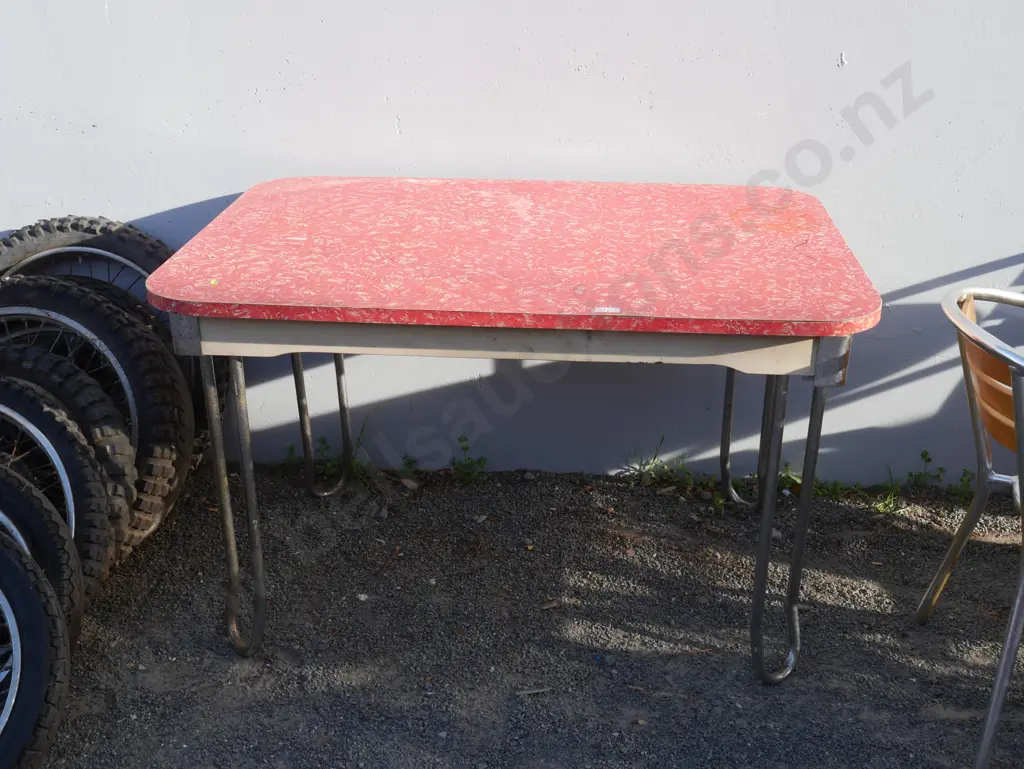 Formica top dining table Image 1++