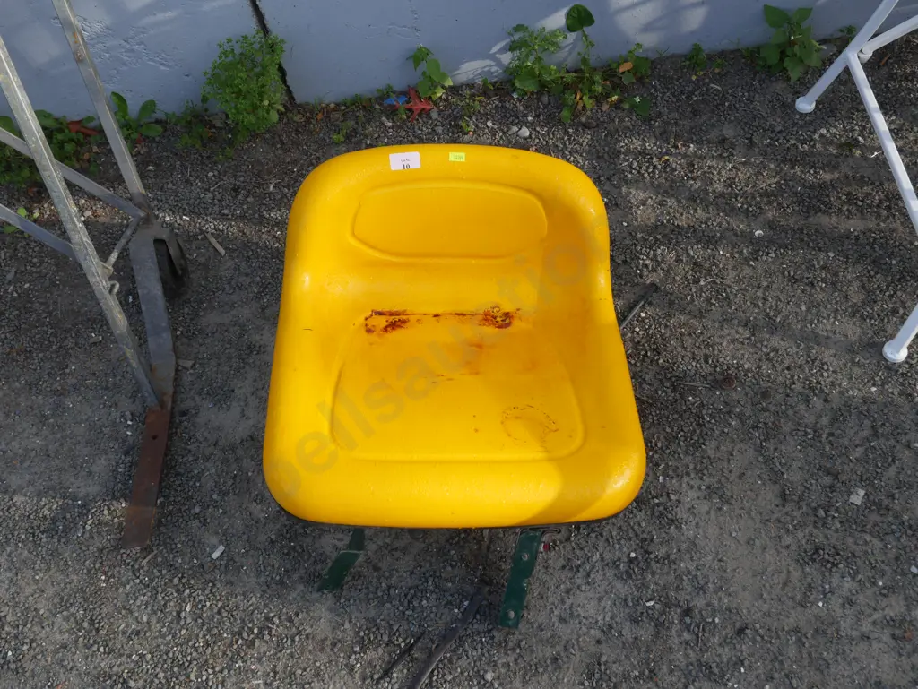 Tractor seat Image 1++
