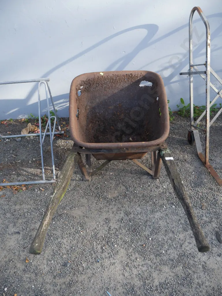 Wheelbarrow Image 1++