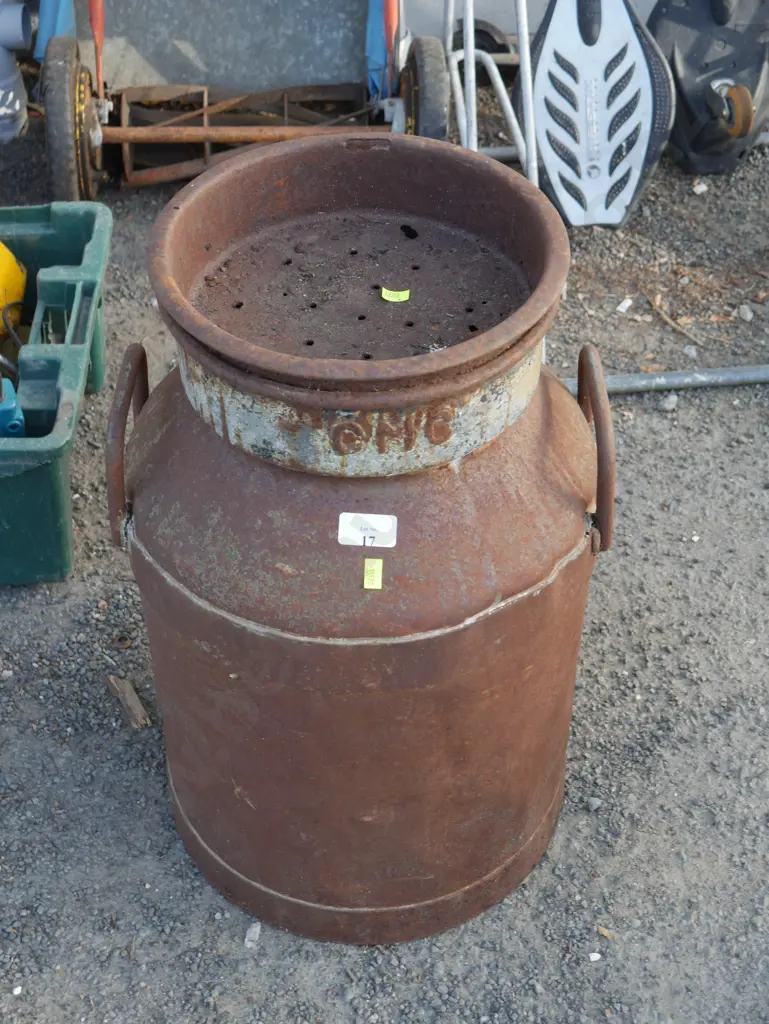 Rusty milk can Image 1++