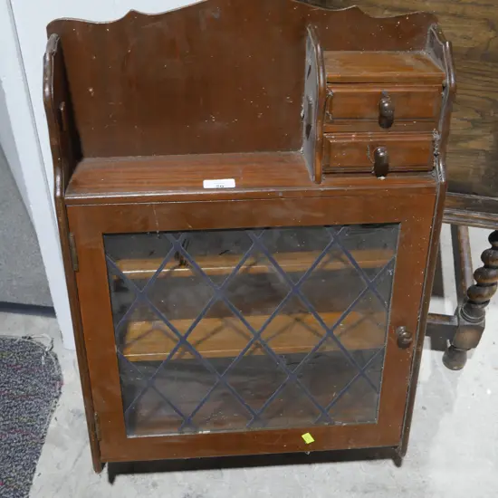 Wall hanging cabinet