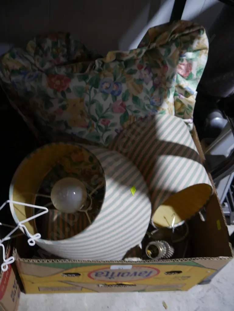 Table lamps, cushions Image 1++