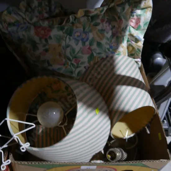 Table lamps, cushions