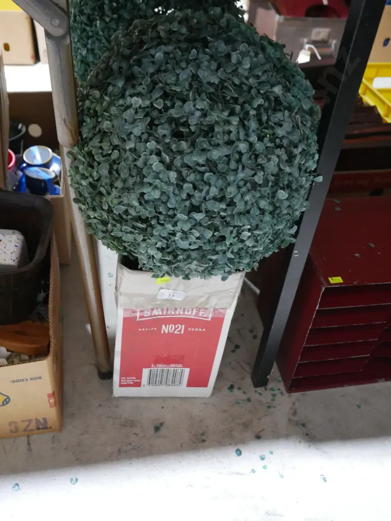 2 artificial plant balls Image 1++