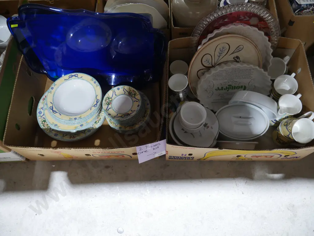 Two boxes of kitchenware Image 1++