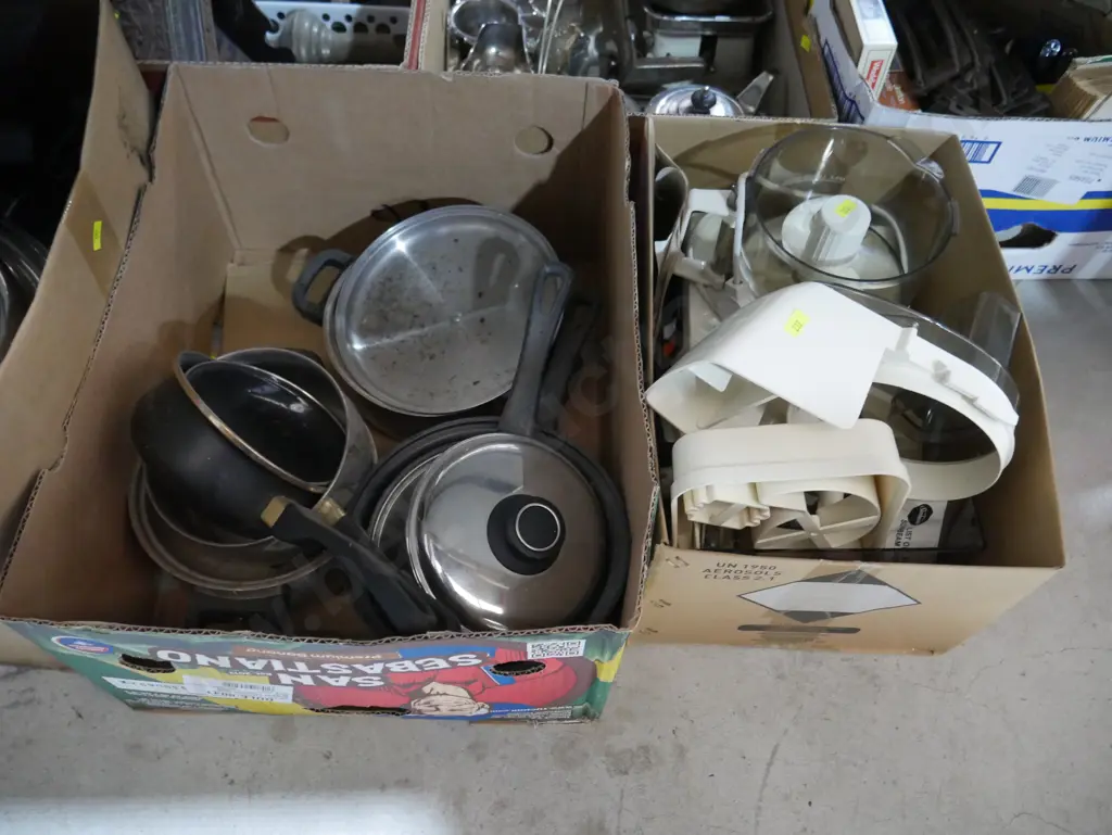 4 boxes pots and pans, food processor Image 1++