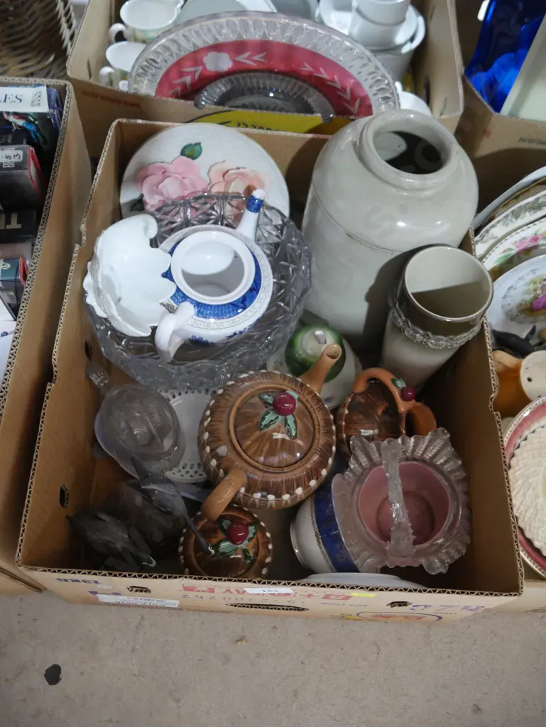China, teapots, glass bowl etc Image 1++