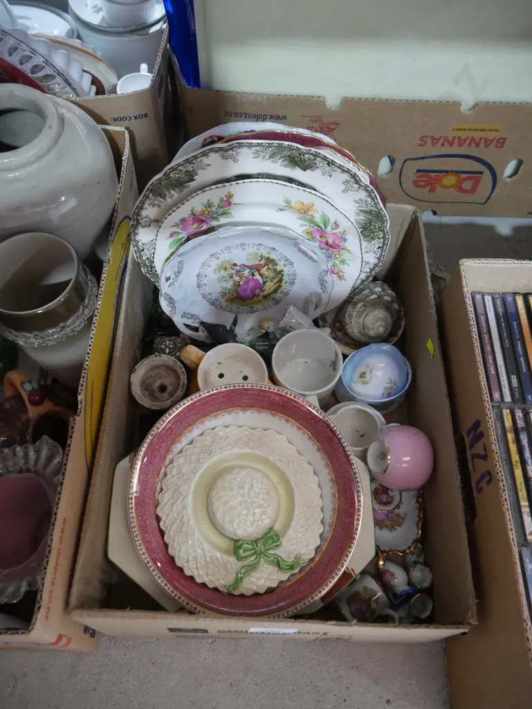 Box of assorted china Image 1++