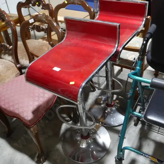 2 barstools