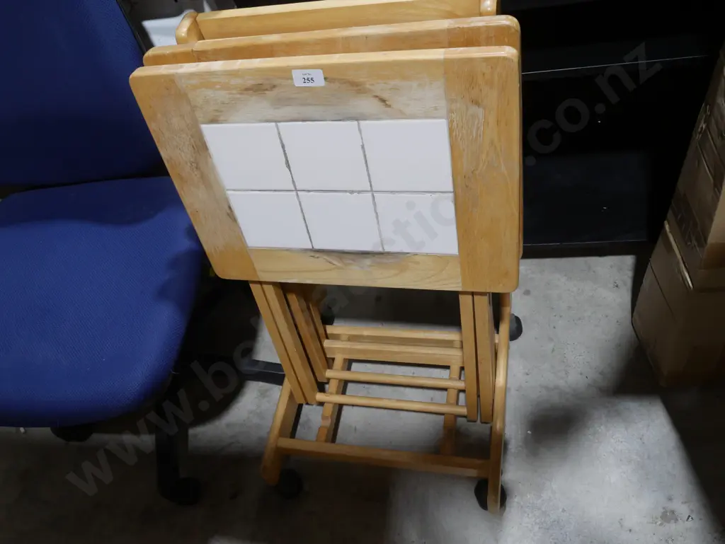 3 folding tables and trolley Image 1++