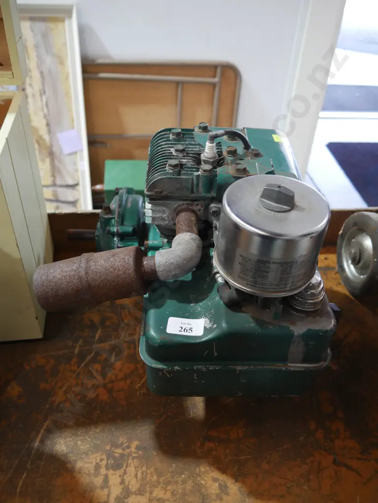 Briggs & Stratton 5hp petrol engine Image 1++