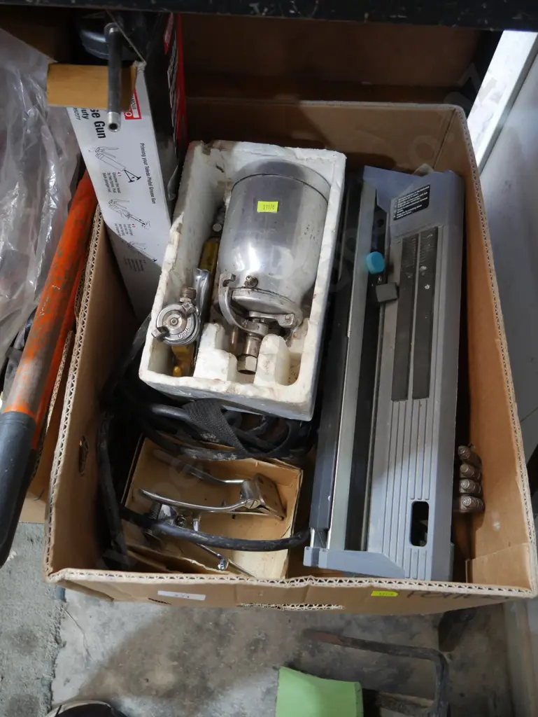 Assorted workshop sundries Image 1++