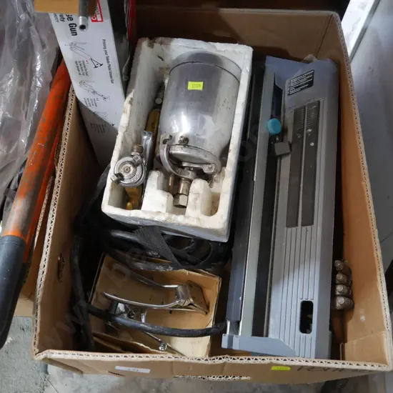 Assorted workshop sundries