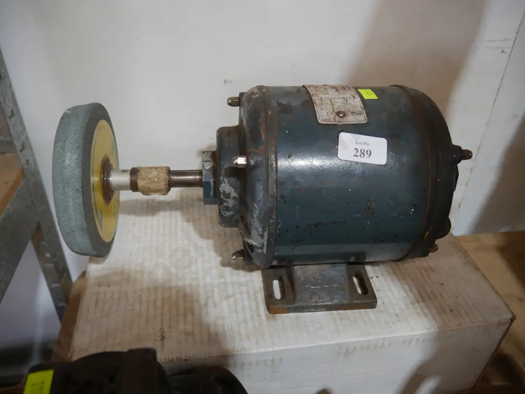 Bench grinder Image 1++