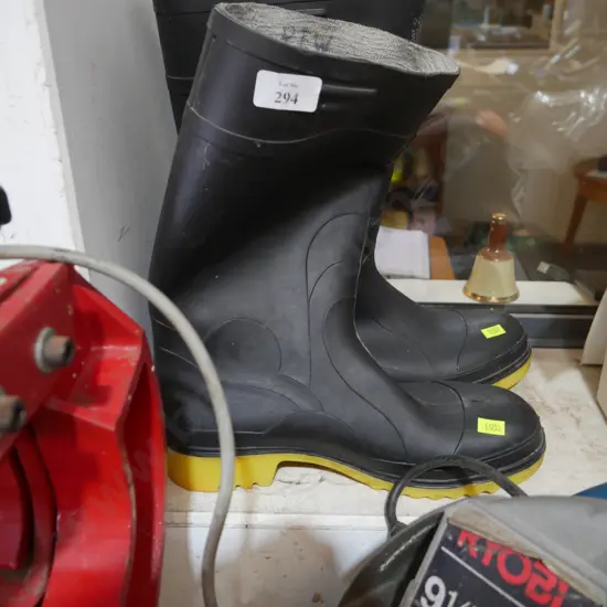 Steelcap gumboots size 9