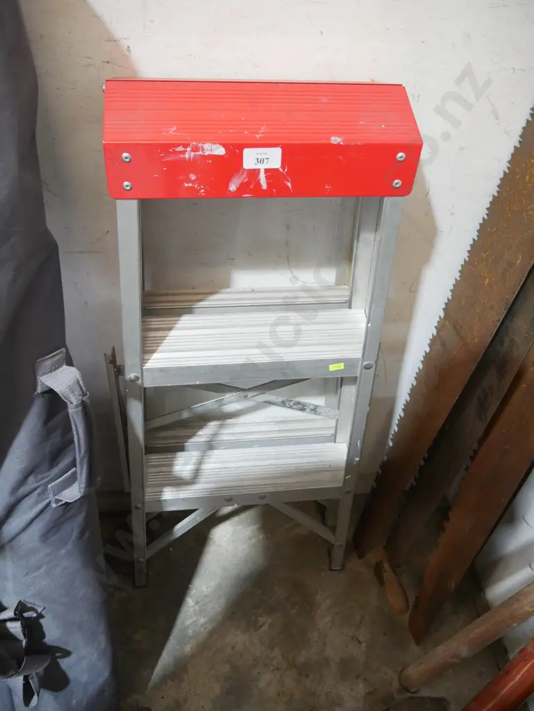 Step ladder Image 1++