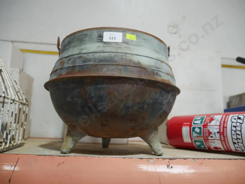 Old cauldron Image 1++