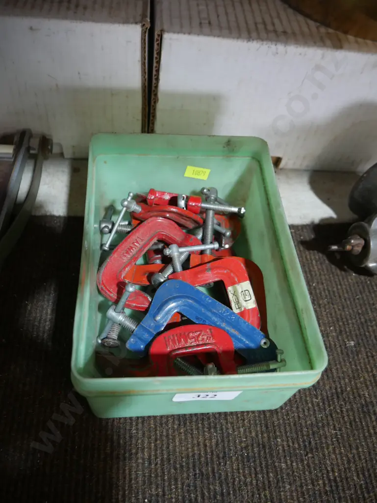 Assorted small clamps Image 1++