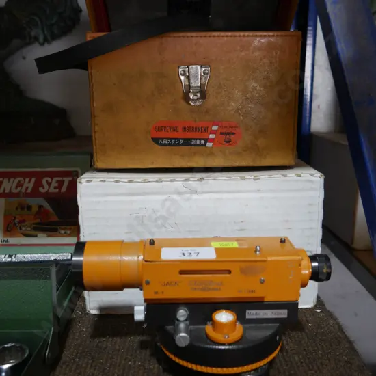 Surveying instrument