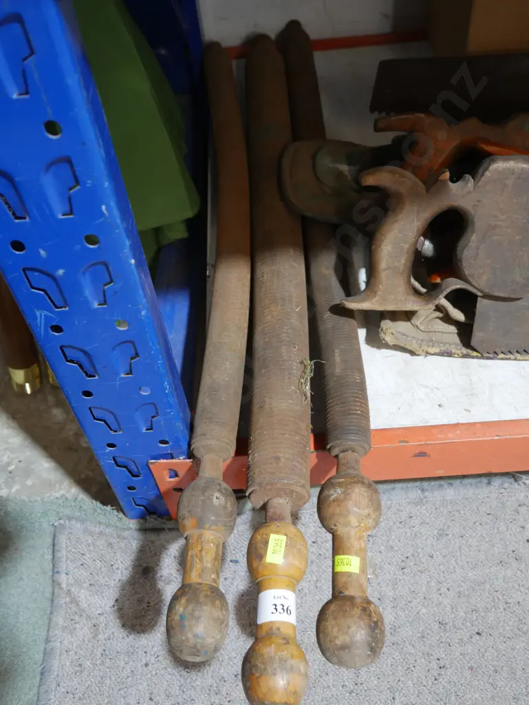 Three large springs with handles Image 1++